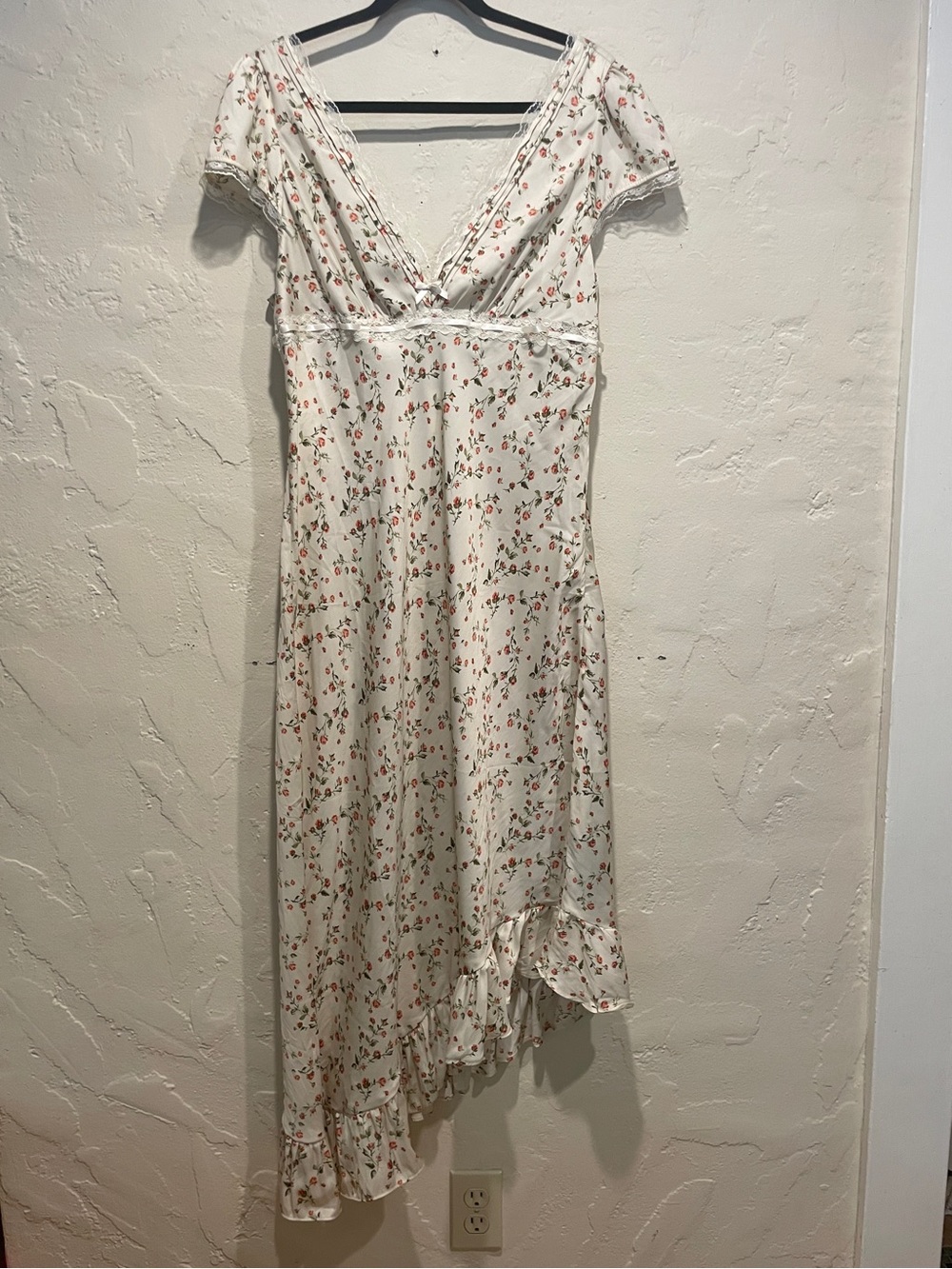 KIMCHI BLUE Cream Floral Asymmetrical Maxi Dress NWT XL